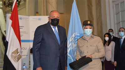 وزير الخارجية يكرّم أسر الشهداء في احتفالية الأمم المتحدة لحفظ السلام