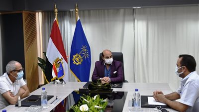 محافظ أسوان يلتقي مدير المهرجان الدولي لأفلام المرأة ويشيد بالتنظيم