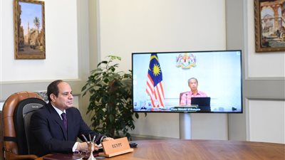 السيسي يرحب بفتح آفاق جديدة للتعاون مع ماليزيا على المستوى التجاري والصناعي