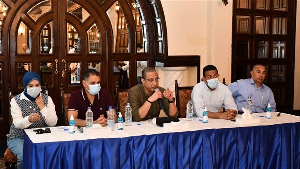 محافظ الفيوم يعقد