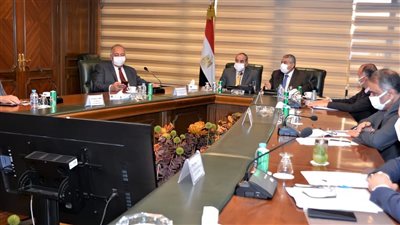 وزير الطيران المدني يلتقي برؤساء وممثلي الشركات الخاصة