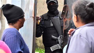 مقتل 5 سجناء في معركة بالرصاص بين عصابتين داخل سجن بهندوراس