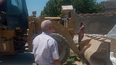 إزالة 5 حالات تعدي على الأراضي الزراعية بالمنيا.. وإحالة المخالفين للنيابة العسكرية