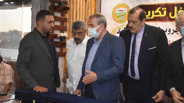 تكريم لاعبي بنها