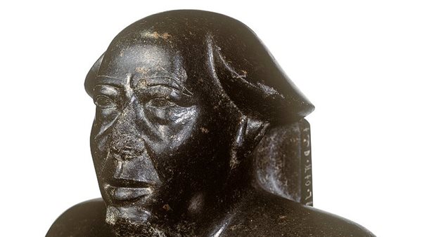  تمثال نصفى لـ منتو