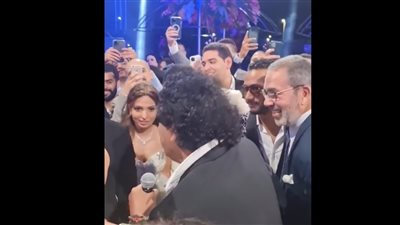 مدحت العدل ومحمد منير وتامر حسني يشعلون حفل خطوبة في الساحل الشمالي 