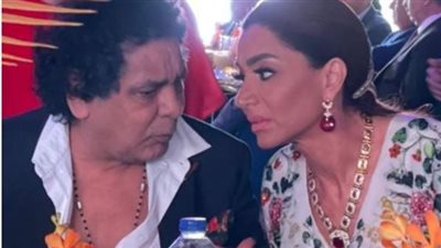 بسمة وهبة عن محمد منير: 