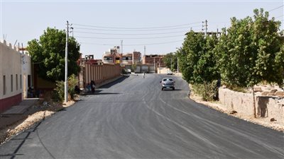 محافظ أسوان: استكمال خطة رصف الطرق والالتزام بإشغال الأسواق بنسبة 50%