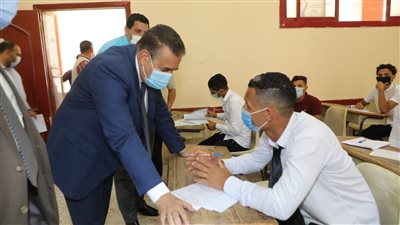 محافظ المنوفية يتفقد عددا من لجان امتحانات الدبلومات الفنية 