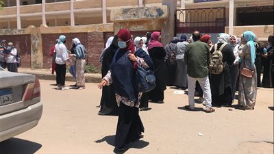 الفرحة تكسو وجوه طلاب الدبلومات الفنية بكفر الشيخ عقب امتحان اللغة العربية (صور)