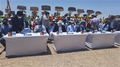 وزير الإسكان يضع حجر الأساس لأبراج الداون تاون بالعلمين الجديدة 