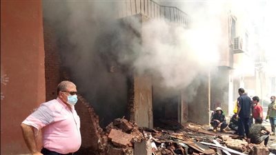 السيطرة على حريق محل أخشاب بالبساتين (صور)