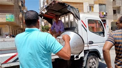 مجلس مدينة دمنهور يصادر مكبرات الصوت من الباعة الجائلين (صور)