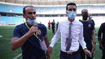 طاقم تحكيم مباراة الأهلي والترجي يغادر ملعب رادس