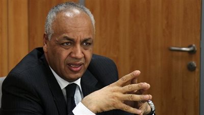 مصطفى بكري محذرًا الحكومة من زيادة أسعار الكهرباء: الشارع بيغلي