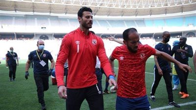 عاجل.. لاعبو الأهلي يخوضون عمليات الإحماء استعدادًا لمباراة الترجي بعد تأجيل موعدها