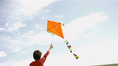 وفاة طفل صعقًا بالكهرباء في الجيزة بسبب طائرة ورقية