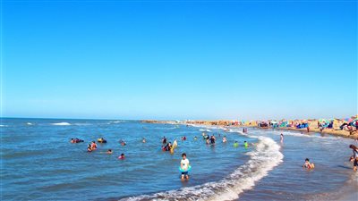 إقبال ملحوظ على مصيف بلطيم وسط إجراءات احترازية مشددة (صور)