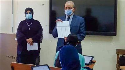 محافظ بورسعيد يتابع سير الامتحانات التجريبية للثانوية العامة بمدرسة بورفؤاد (صور) 