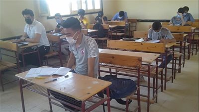 بنسبة حضور 93%.. طلاب الثانوية العامة بالبحيرة يؤدون الامتحان التجريبي في مادة التاريخ