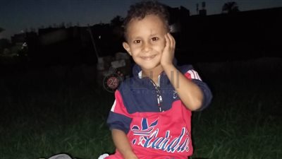 أسرة فقيرة بسوهاج تستغيث بالمسؤولين لإجراء عملية جراحية لنجلهم المعاق (صور ومستندات)