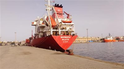 شحن 3250 طن صودا ك أو ية من ميناء غرب بورسعيد