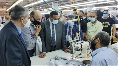 محافظ البحيرة يتفقد المنطقة الصناعية النسيجية بكفر الدوار (صور)
