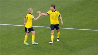 السويد يقتنص فوزًا قاتلًا من بولندا في يورو 2020