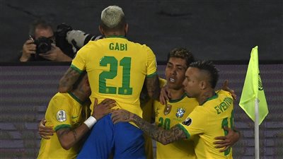 البرازيل تخطف فوزا مثيرا أمام كولومبيا في كوبا أمريكا