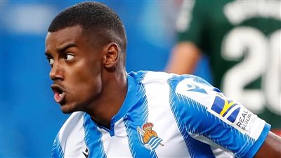 ريال مدريد وأرسنال يتنافسان على ضم ألكسندر إيساك