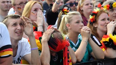 الحكومة الألمانية تدرس فكرة رفض دخول المشجعين 