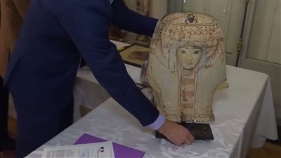 رأس فرعون وطائر إيبس.. شاهد الـ114 قطعة المهربة إلى فرنسا (فيديو)