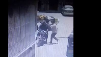 بأسلوب توصيل الأسلاك.. القبض على حرامي الموتوسيكلات (فيديو)