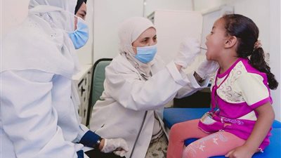 الكشف على 1700 مواطن في قافلة طبية بالمنيا