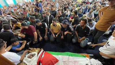 مظاهرات بساحة المسجد الأقصى تطالب برحيل الرئيس الفلسطيني عقب تشييع جثمان نزار بنات