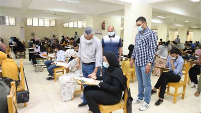 3 آلاف و677 طالبا يؤدون الامتحانات في جامعة جنوب الوادي