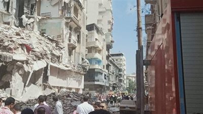 انتشال 4 مصابين والبحث عن أخرين في انهيار عقار العطارين وسط الإسكندرية