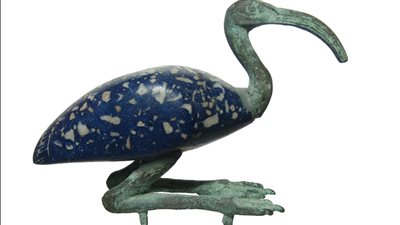 مزاد أمريكي يعرض قطعة لتمثال المعبود جحوت من مصر القديمة