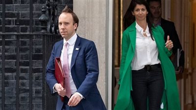وزير الصحة البريطاني يخون زوجته مع مساعدته.. ورئيس الوزراء يصفه بـ