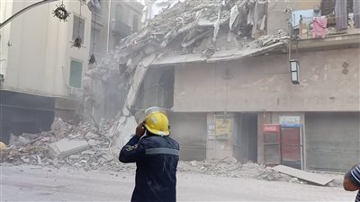 16 ساعة تحت الأنقاض.. أهالي عقار كوم الدكة المنهار يرفضون المغادرة.. وفرق الإغاثة تكثف البحث عن المفقودين