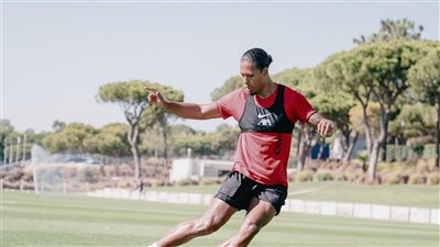 فان دايك يتدرب منفردًا استعدادًا للموسم الجديد (صور)