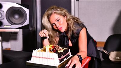 نيكول سابا تحتفل بعيد ميلادها داخل الاستوديو (صور)