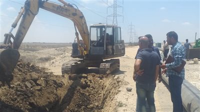 بدء تجديد خط مياه شرق التفريعة.. واستمرار تركيب عدادات مسبقة الدفع بمنطقة القناة