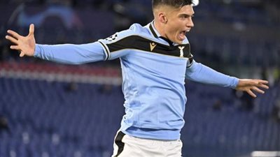 باريس سان جيرمان يسعى للتعاقد مع مهاجم لاتسيو الإيطالي