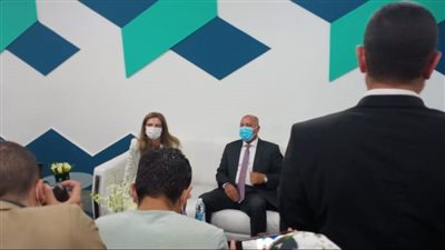 وزير النقل يصل محطة مترو هليوبوليس لبدء فعاليات تسليم الخط الثالث للشركة الفرنسية