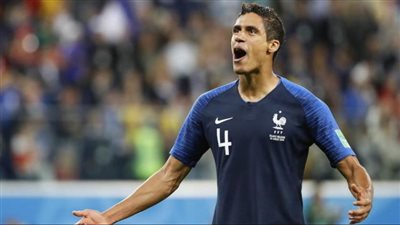 مدافع منتخب فرنسا: بنزيما كان يشعر بالضغط قبل التسجيل أمام البرتغال