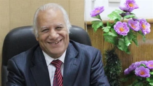 الكاتب مختار عيسى