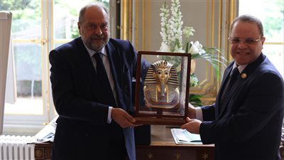 القبض على مصريين وفرنسي اشتركوا في تهريب 114 قطعة أثرية إلى فرنسا