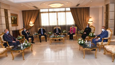 وزيرة الصناعة: إنتاج الأتوبيس الكهربائي خطوة مهمة للتحول نحو الطاقة النظيفة 