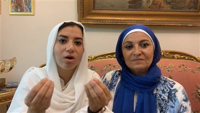 ماذا قالت هبة قطب في بث مباشر مع ابنتها حول 